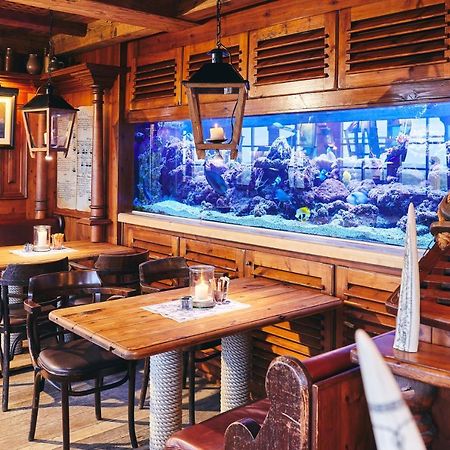 Moby Dick Hotel & Ferienwohnungen Wustrow  Buitenkant foto