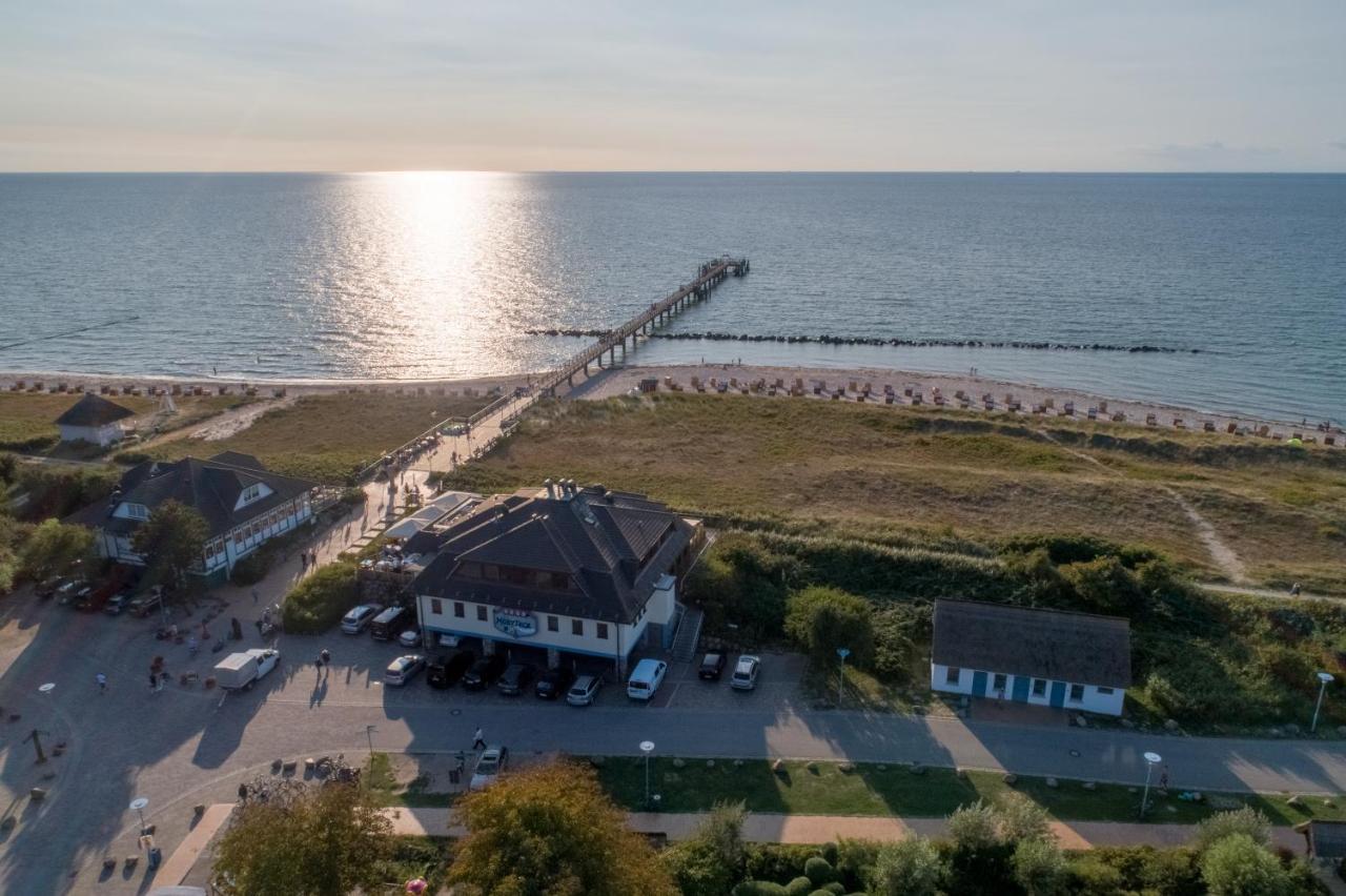 Moby Dick Hotel & Ferienwohnungen Wustrow  Buitenkant foto