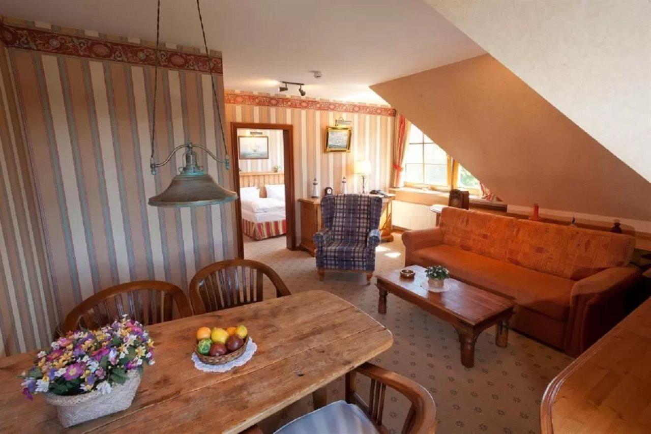 Moby Dick Hotel & Ferienwohnungen Wustrow  Buitenkant foto