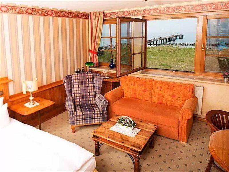 Moby Dick Hotel & Ferienwohnungen Wustrow  Buitenkant foto