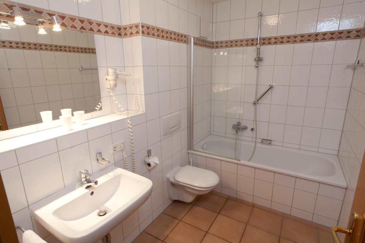 Moby Dick Hotel & Ferienwohnungen Wustrow  Buitenkant foto