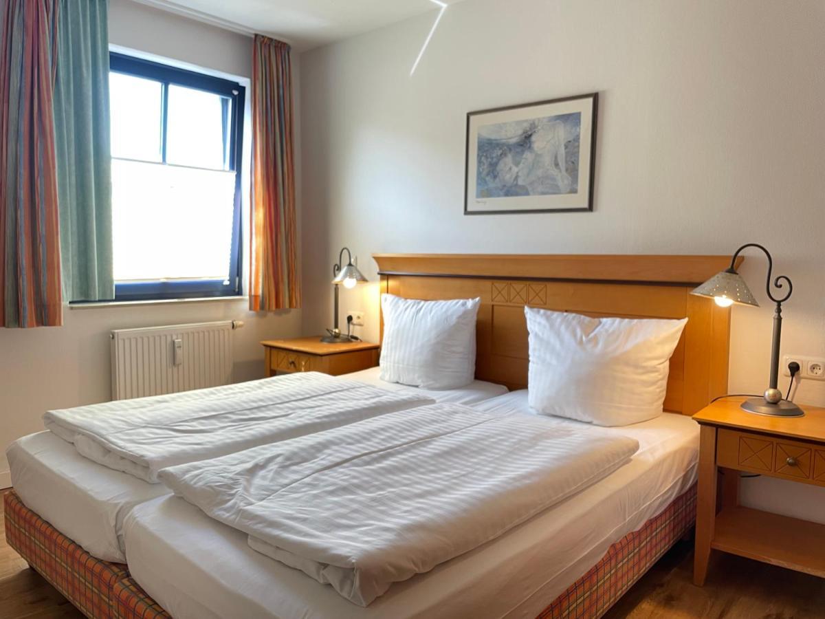 Moby Dick Hotel & Ferienwohnungen Wustrow  Buitenkant foto