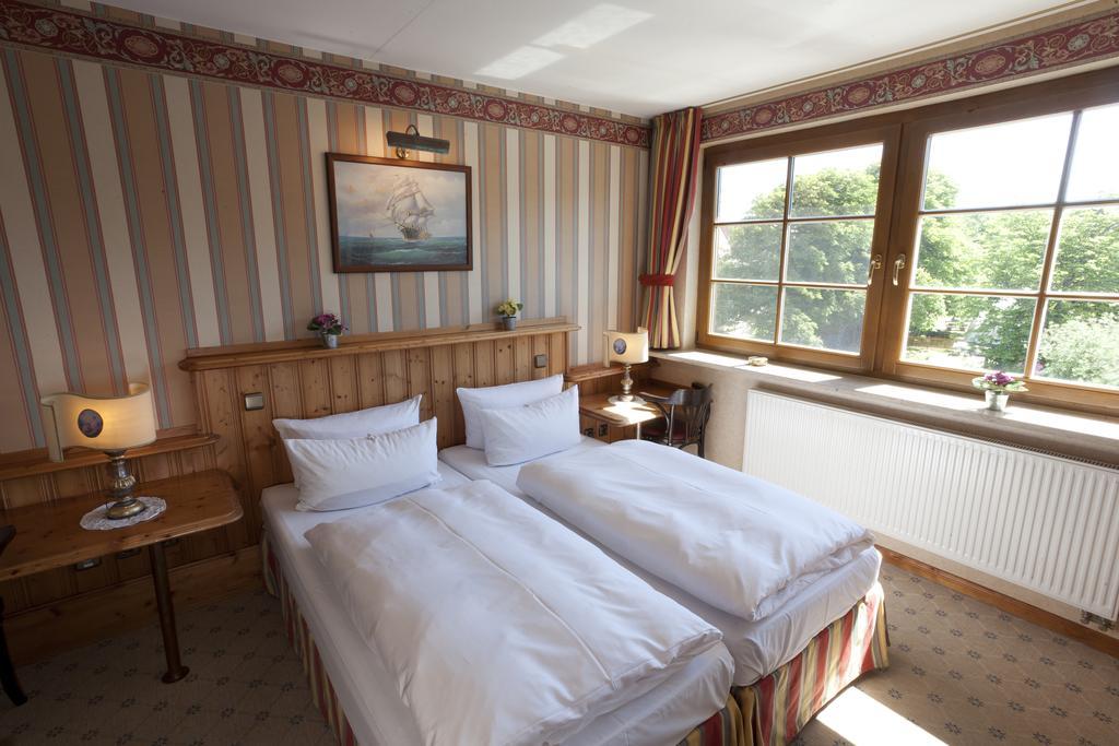 Moby Dick Hotel & Ferienwohnungen Wustrow  Kamer foto